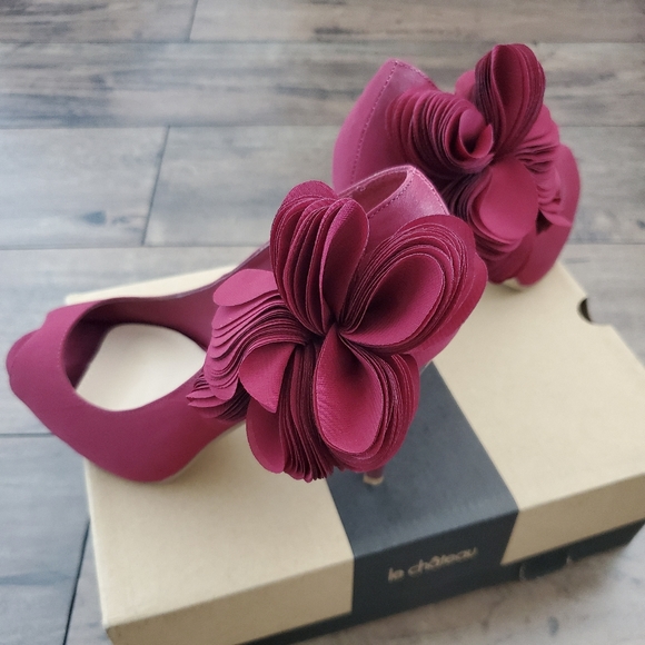 Cranberry floral detail pumps - Picture 1 of 3